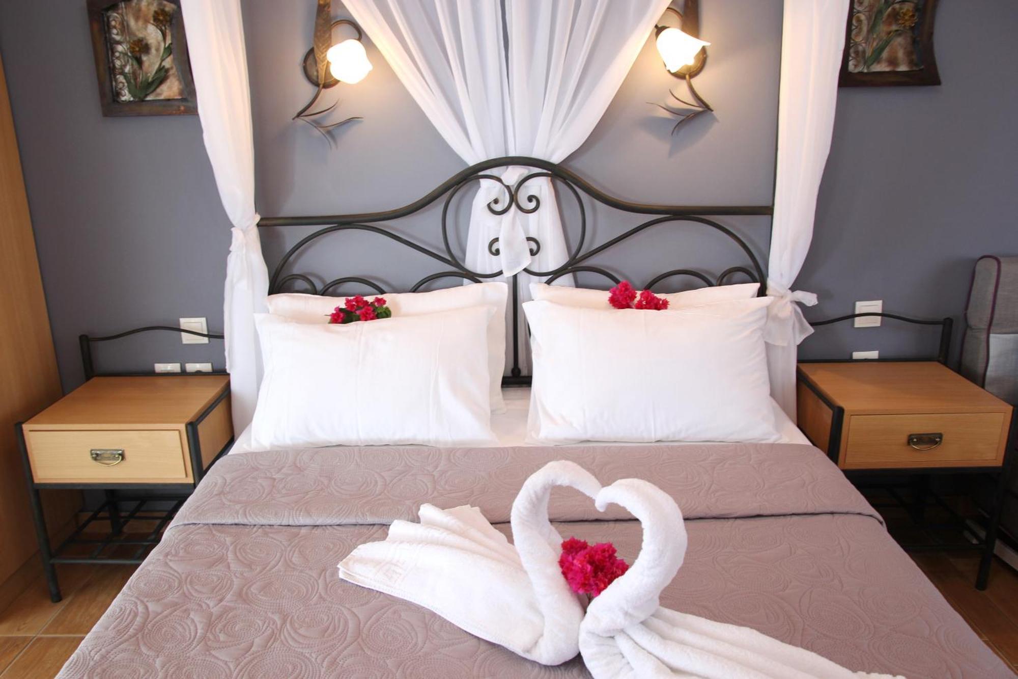 Coralli Rooms & Restaurant 엘라포니소스 외부 사진
